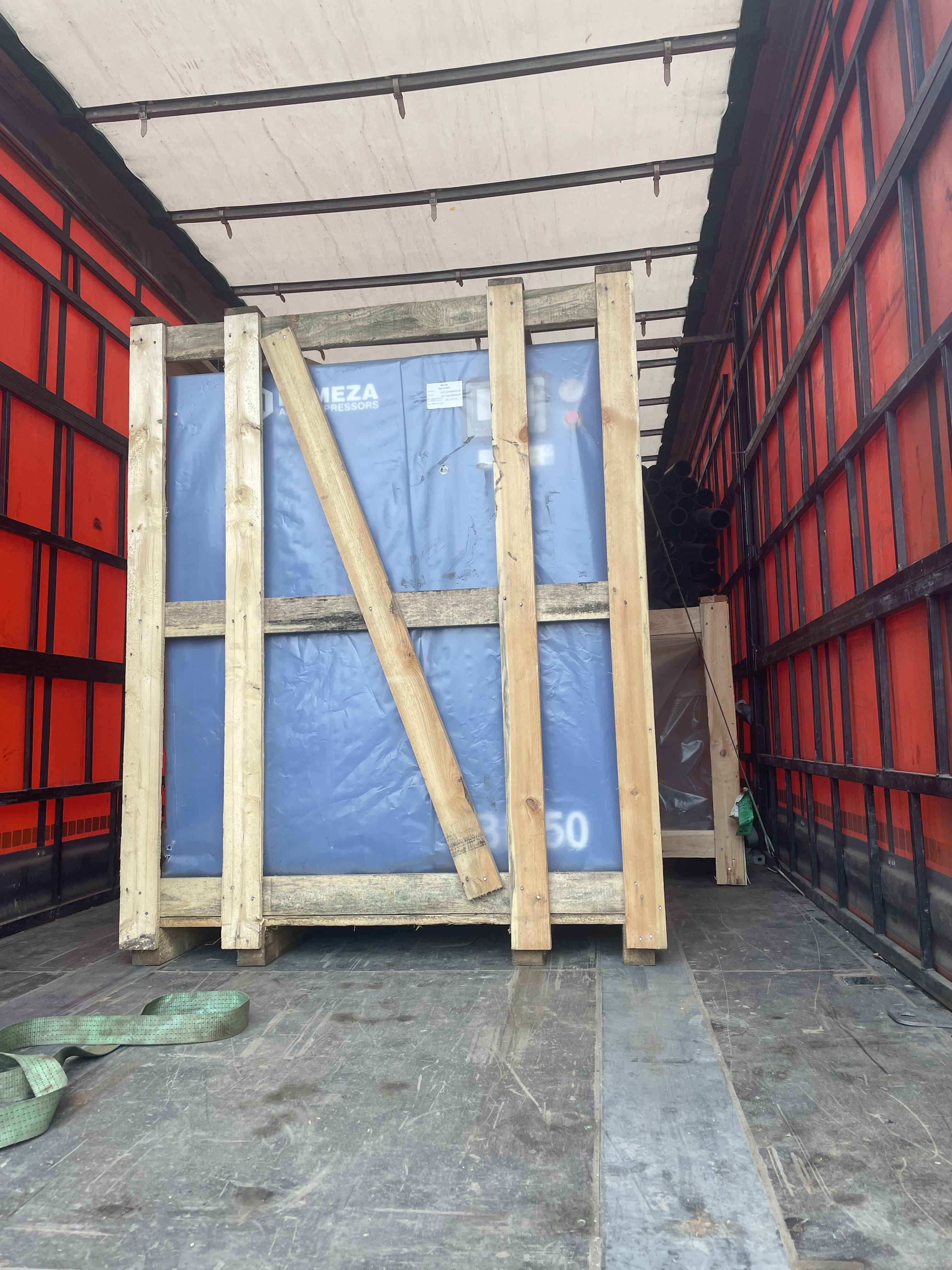 Отгрузка компрессора Remeza ВК50-10 и ресивера Remeza РВ 900.10.00 в г. Красноярск