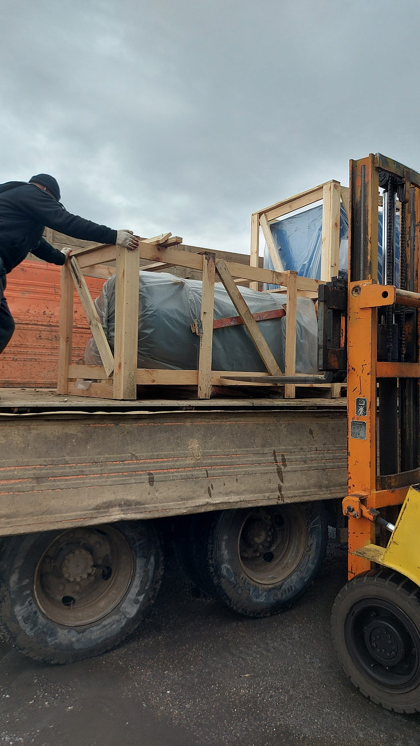 Отгрузка винтового компрессора Zammer SK30-8, рефрижераторного осушителя Remeza RFD300 и ресивера Remeza РВ 900.10.00 в г. Краснодар